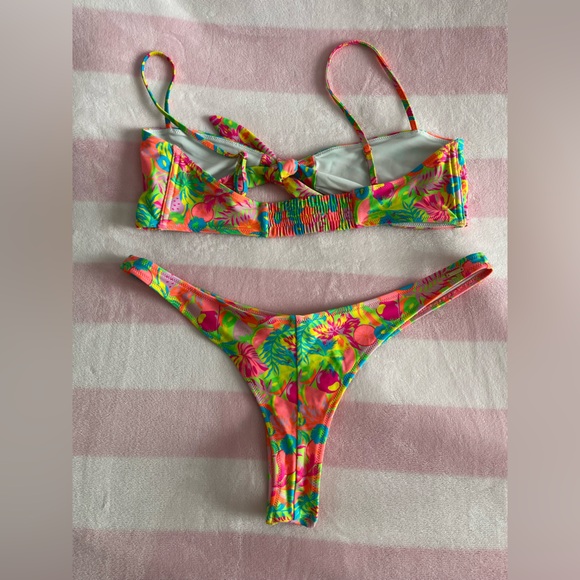 White Fox Boutique Tropicana Print Bikini and Sarong, L/XL 🍍🌺🍹 - Picture 6 of 10
